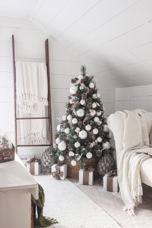 Blanket Ladders 30 Cozy Decorating Ideas Your Winter Home Needs
