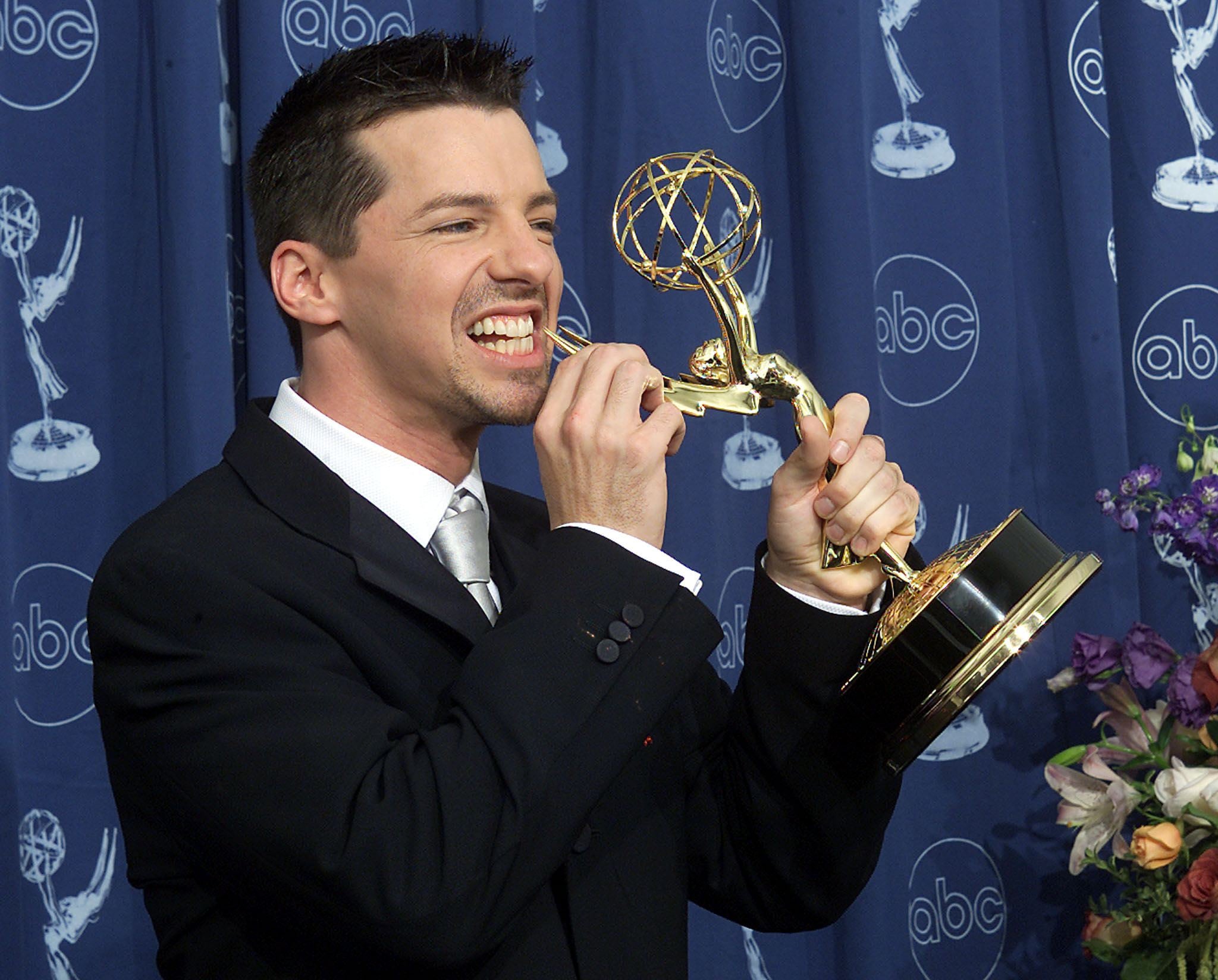 Sean Hayes at the 2000 Emmy Awards