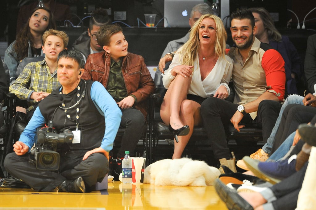 Britney Spears Kissing Boyfriend at LA Lakers Game Nov. 2017