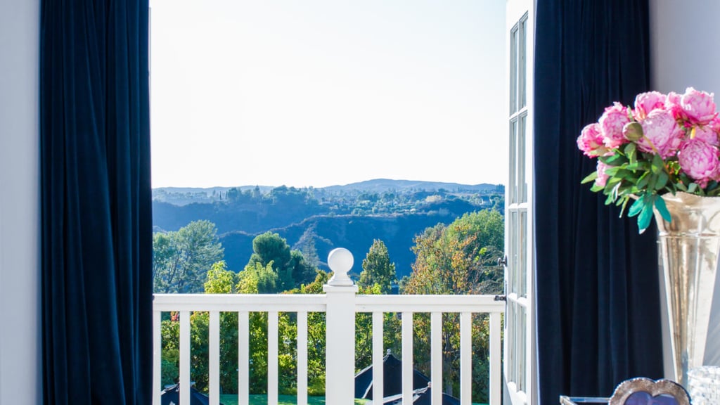 Jessica Alba Buys House in Beverly Hills