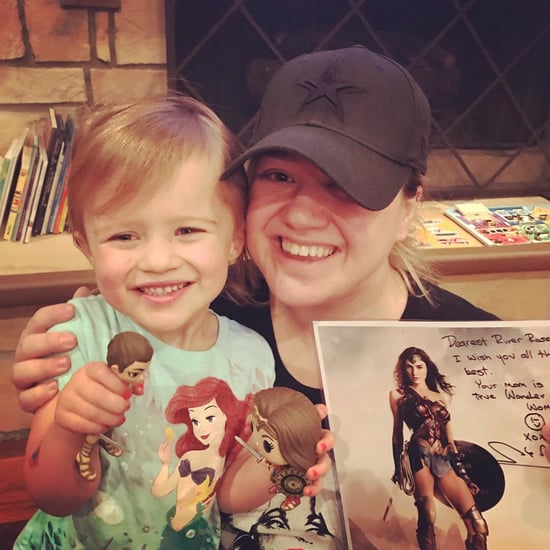 Kelly Clarkson on Coping With Mommy Shamers