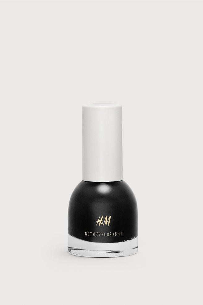 Fall Nail Color Trend: Bold Black