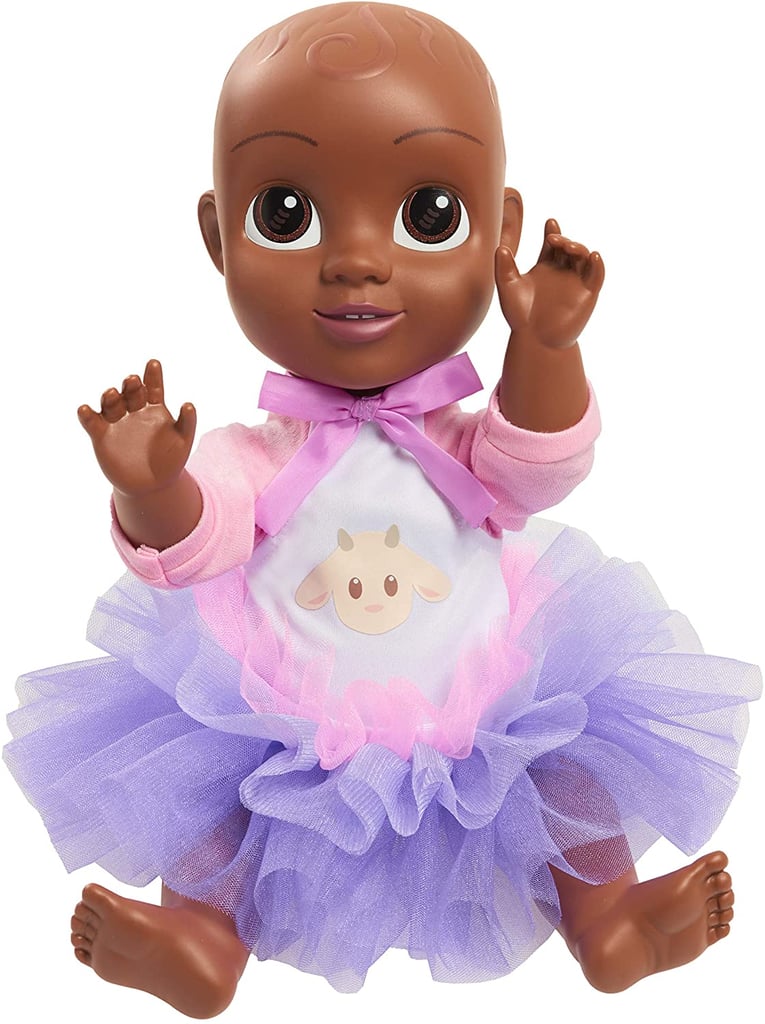 购买小威廉姆斯的女儿Qai Qai娃娃在亚马逊