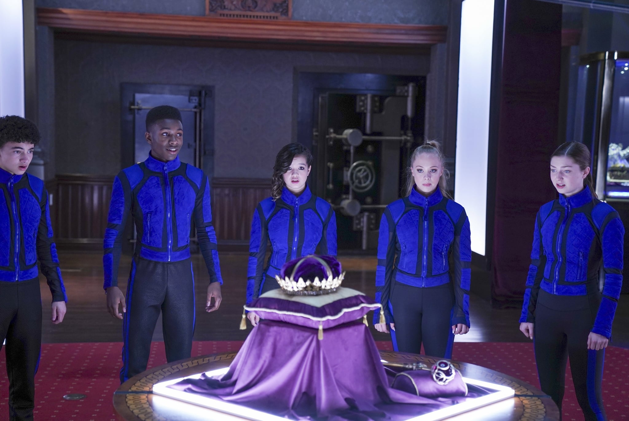 SECRET SOCIETY OF SECOND BORN ROYALS, from left: Faly Rakotohavana, Niles Fitch, Peyton Elizabeth Lee, Olivia Deeble, Isabella Blake-Thomas, 2020. ph: John Medland /  Disney+ / Courtesy Everett Collection