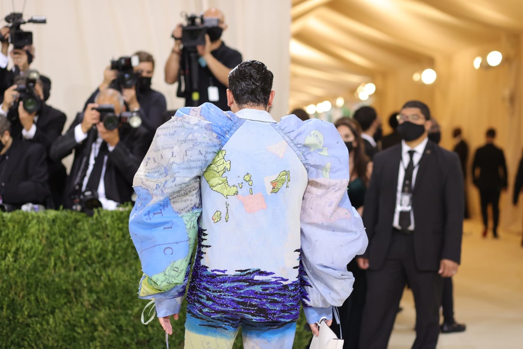 Dan Levy's Loewe Met Gala Look Celebrates Queer Visibility