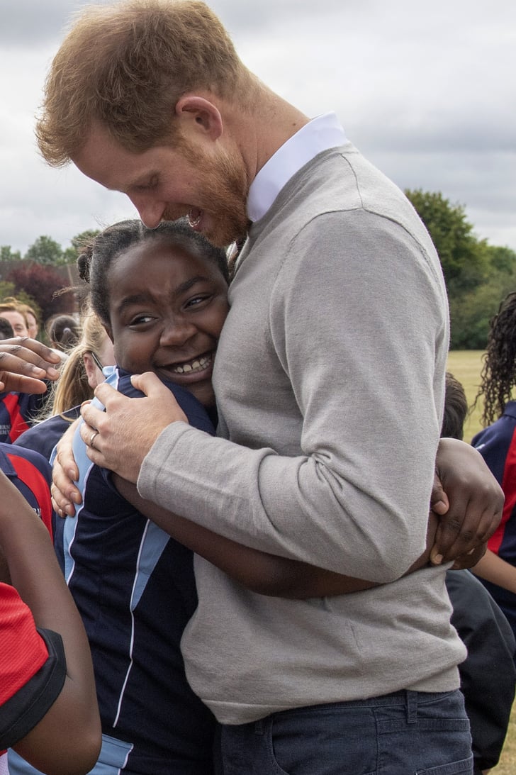 Prince Harry Hugs Kids At Lealands High School Popsugar Celebrity