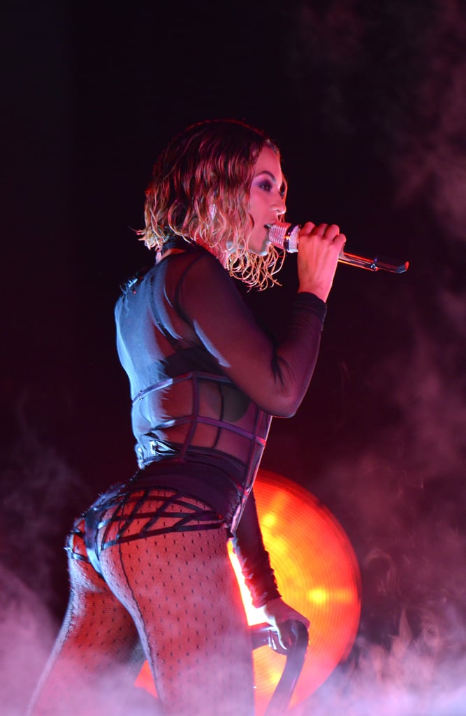 Did Jennifer Lopez's AMAs Performance Borrow From Beyoncé?