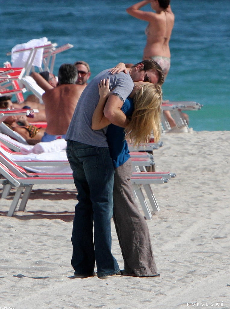 Dax Shepard and Kristen Bell hugged and kissed on the beach in Miami in January 2008. Dax Shepard and Kristen Bell hugged and kissed on the beach in Miami in January 2008.