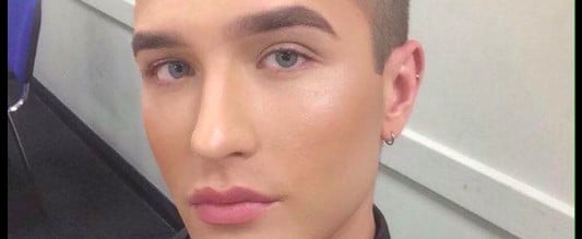 Male Employee Told to Take Off Makeup at Work