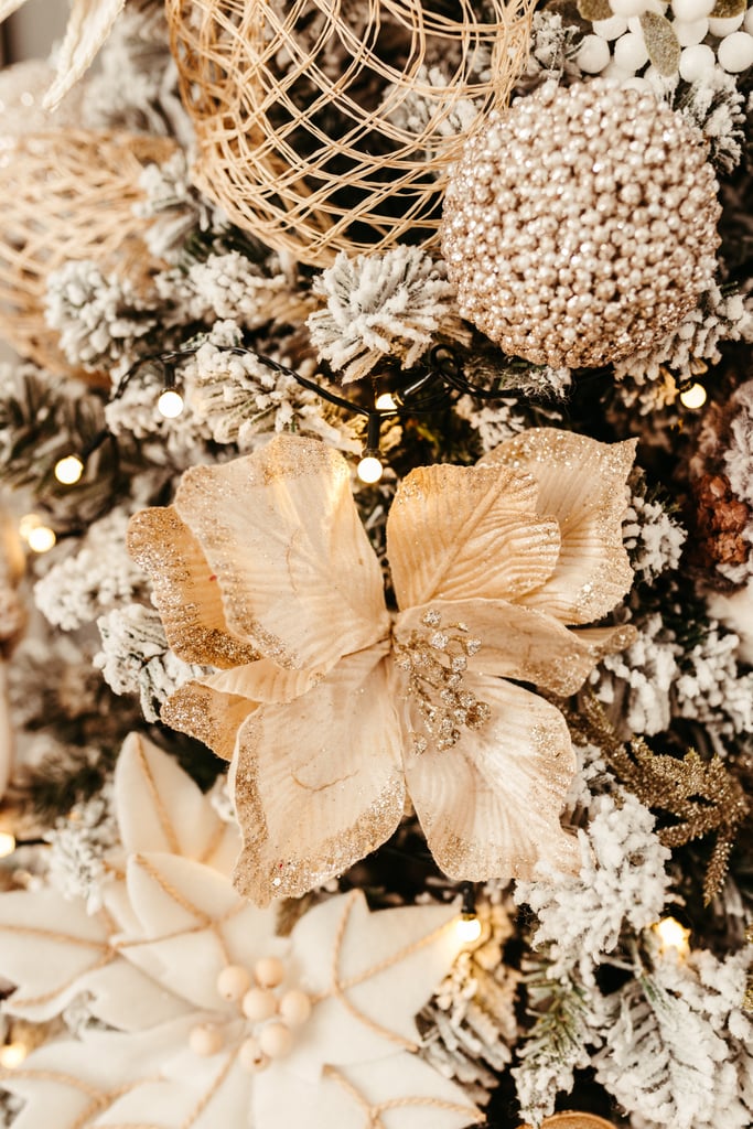 iPhone Christmas Wallpaper: Christmas Flowers