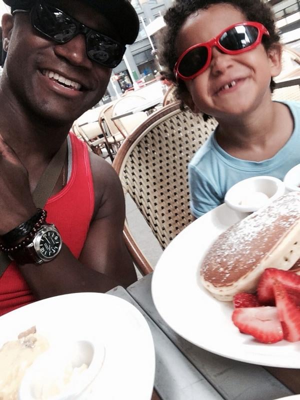 Taye and Walker Diggs dined al fresco. 
Source: Twitter user tayediggs