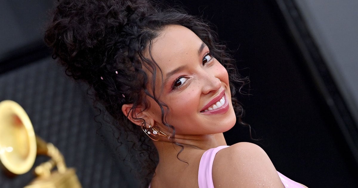 Tinashe va topless dans un bikini scintillant pour son 30e anniversaire