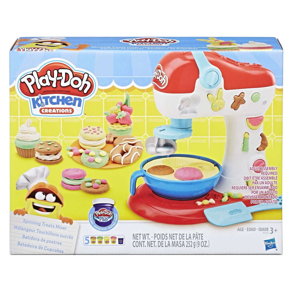 厨房烤四岁玩具:橡皮泥作品旋转对混合器食品