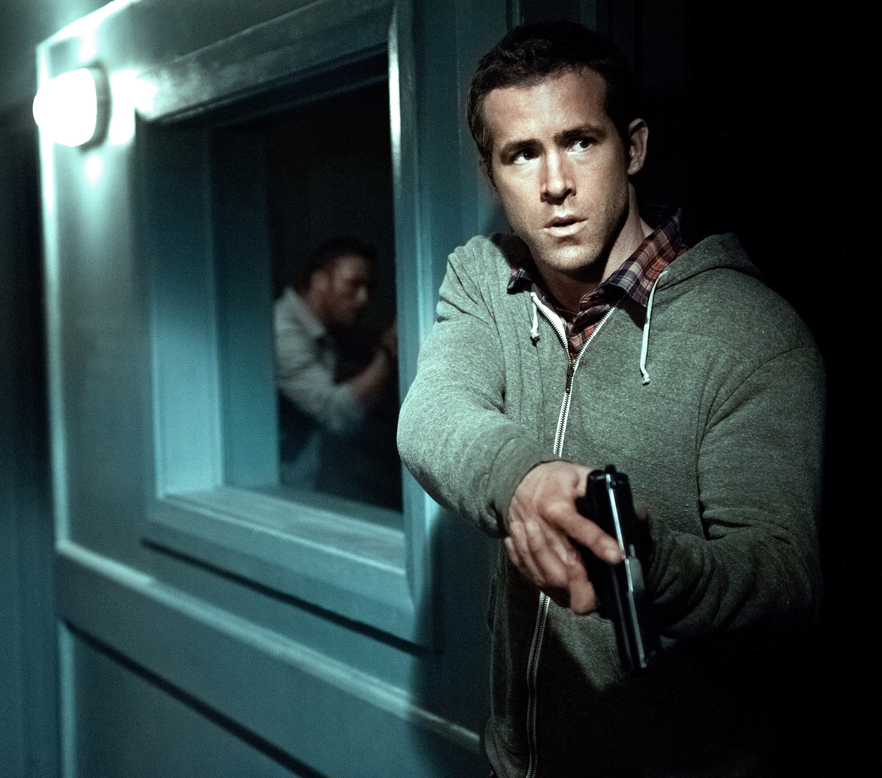 Hot! See the sexy Ryan Reynolds Safe House poster – SheKnows