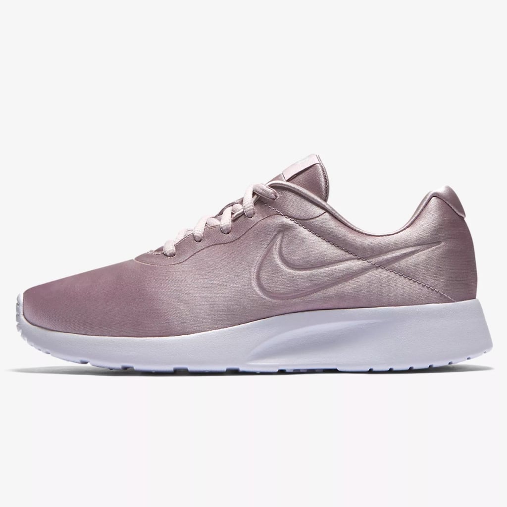 nike tanjun trainers pink