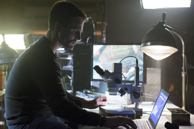 Stephen Amell Pictures On Arrow Popsugar Entertainment 5466