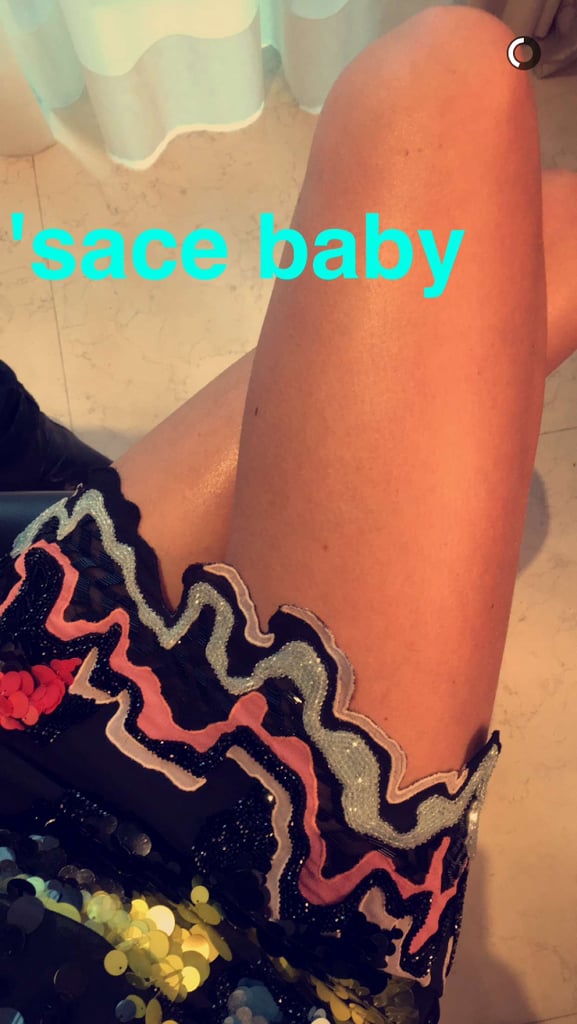 Gigi shared a close-up shot of her look on Snapchat.