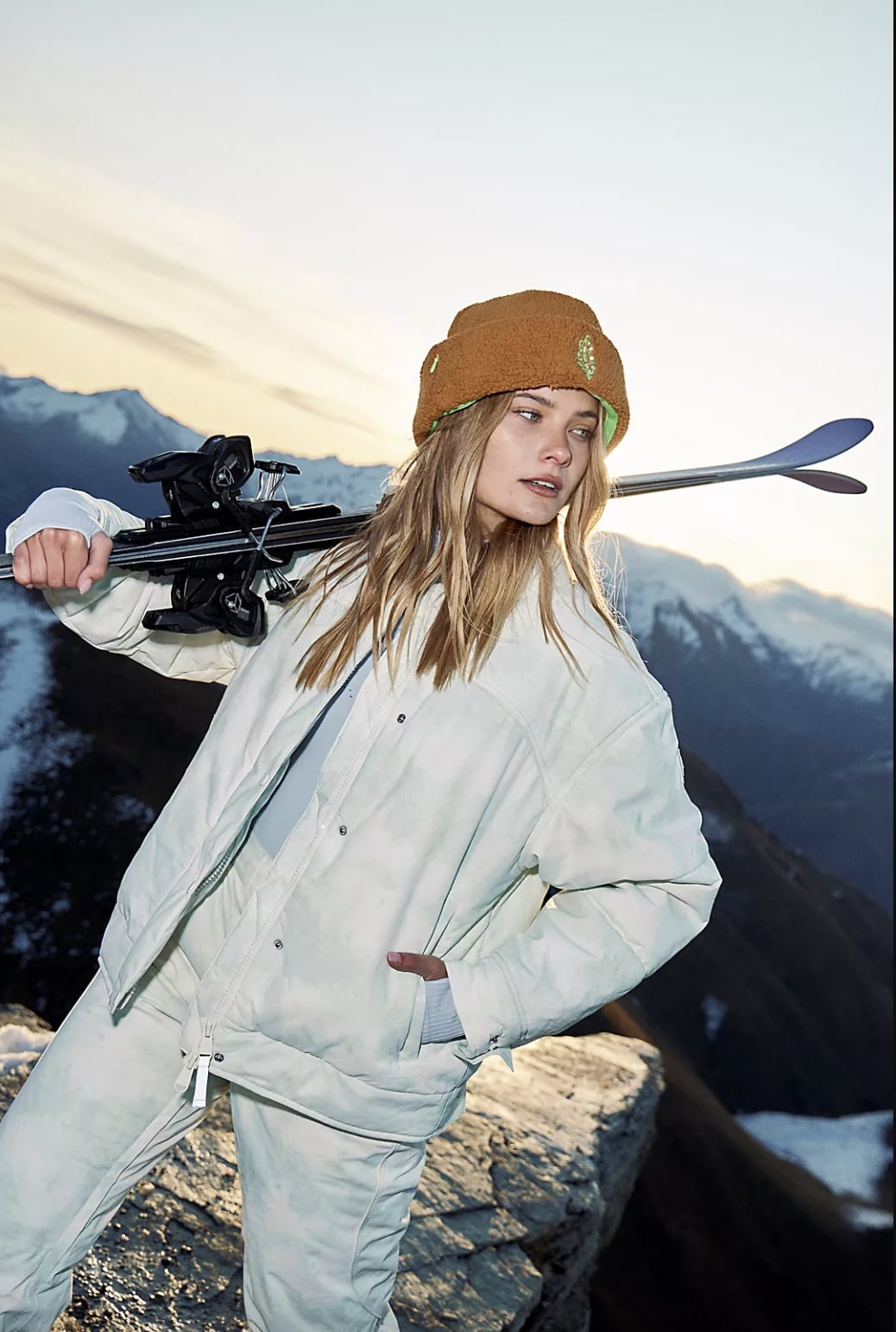 25 Chic Ski Outfits To Wear On The Slopes
