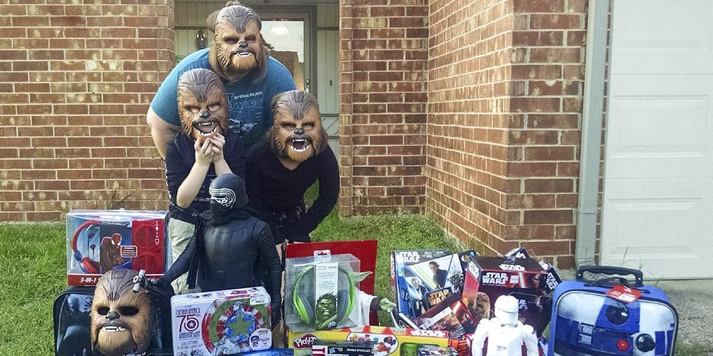 Woman Who Tried On Chewbacca Mask Gets Gifts From Kohl's | PS Tech