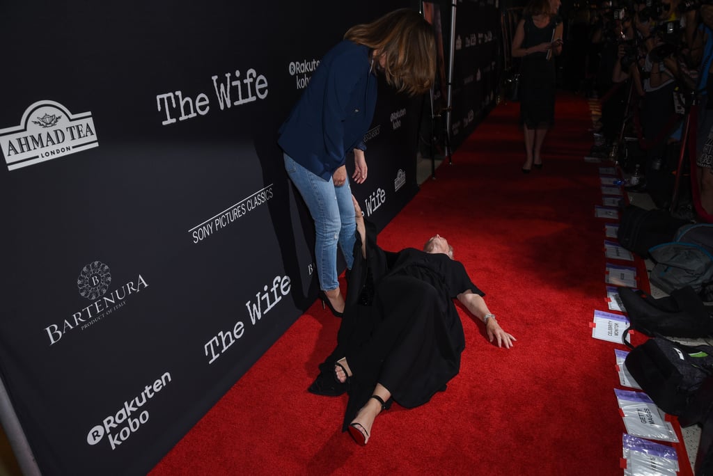 Glenn Close Pretends to Faint on the Red Carpet 2018