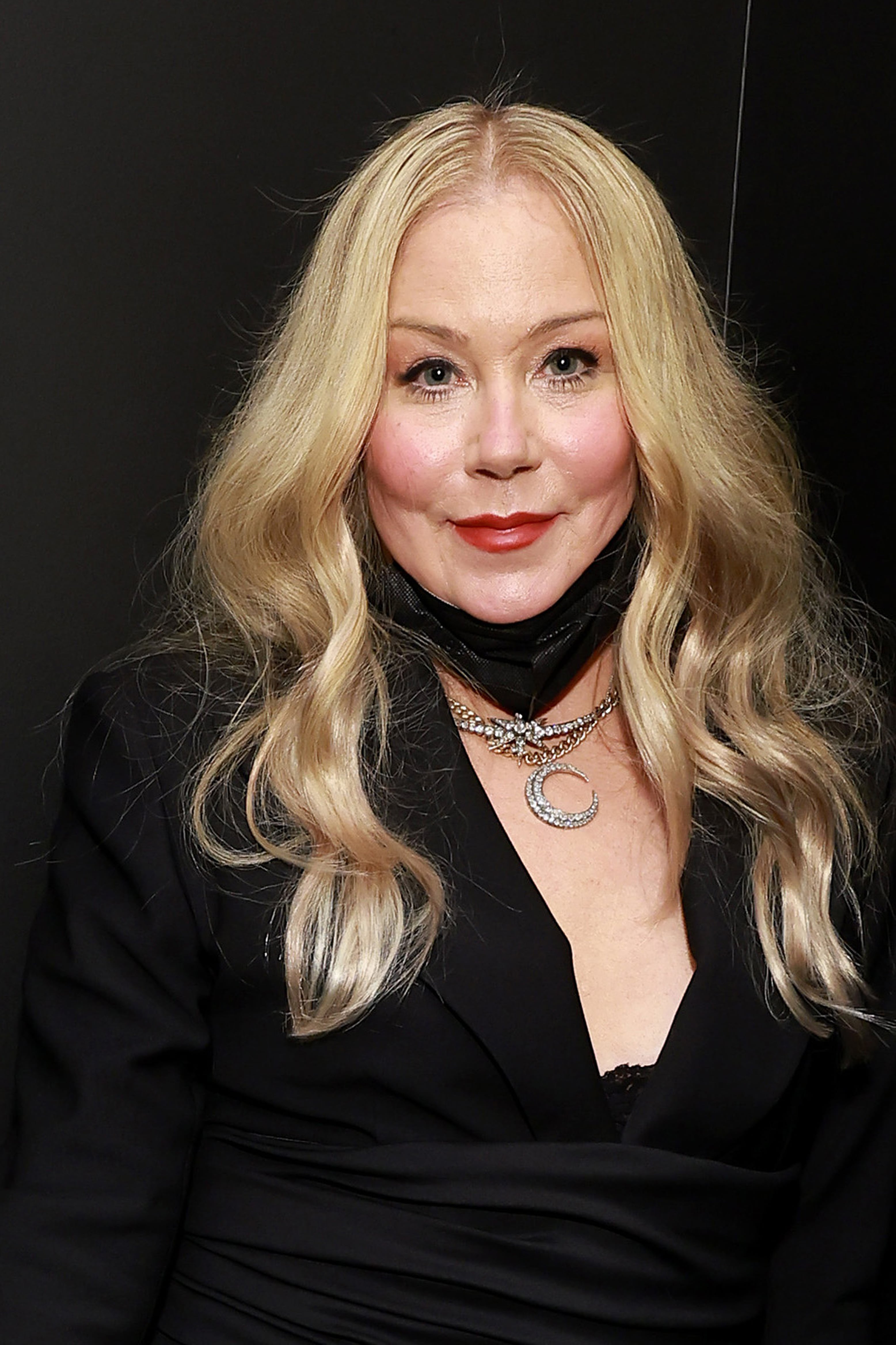 Christina Applegate Laughs At Negative Comment About Her MS POPSUGAR 