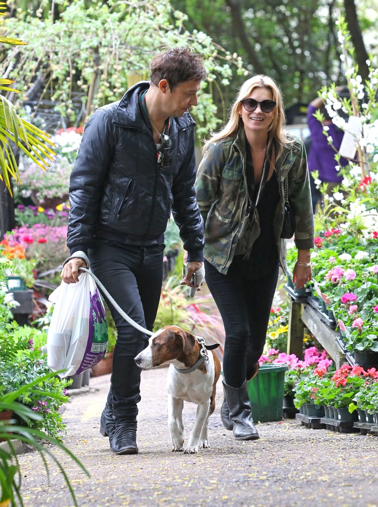 Kate Moss And Jamie Hince Walk Dog In London Popsugar Celebrity