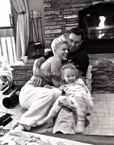 Pink cozied up with her husband, Carey Hart, and their daughter, Willow.
Source: Twitter user Pink