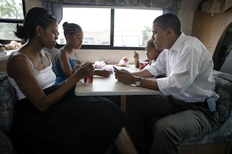 Playing Uno with her family during her husband's first campaign in 2007.