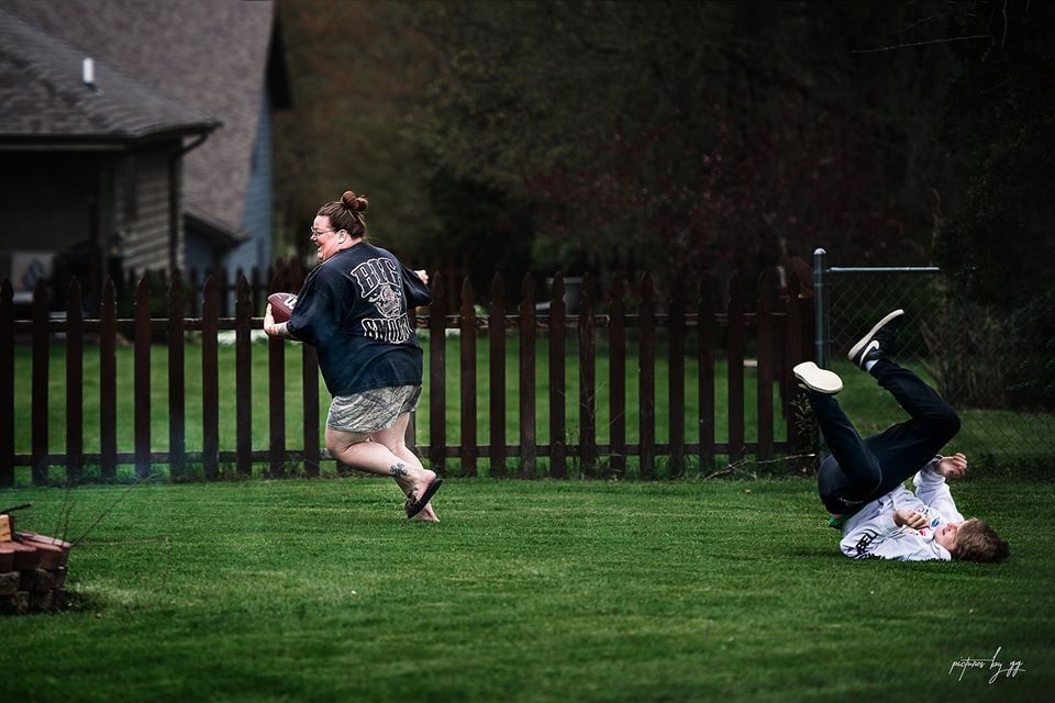 Photographer's Social-Distancing Mother's Day Photo Series