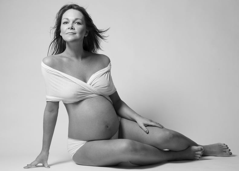 Pose For a Pregnancy Photo Shoot