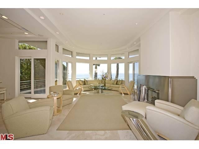 Mariah Carey's Malibu Airbnb 2015