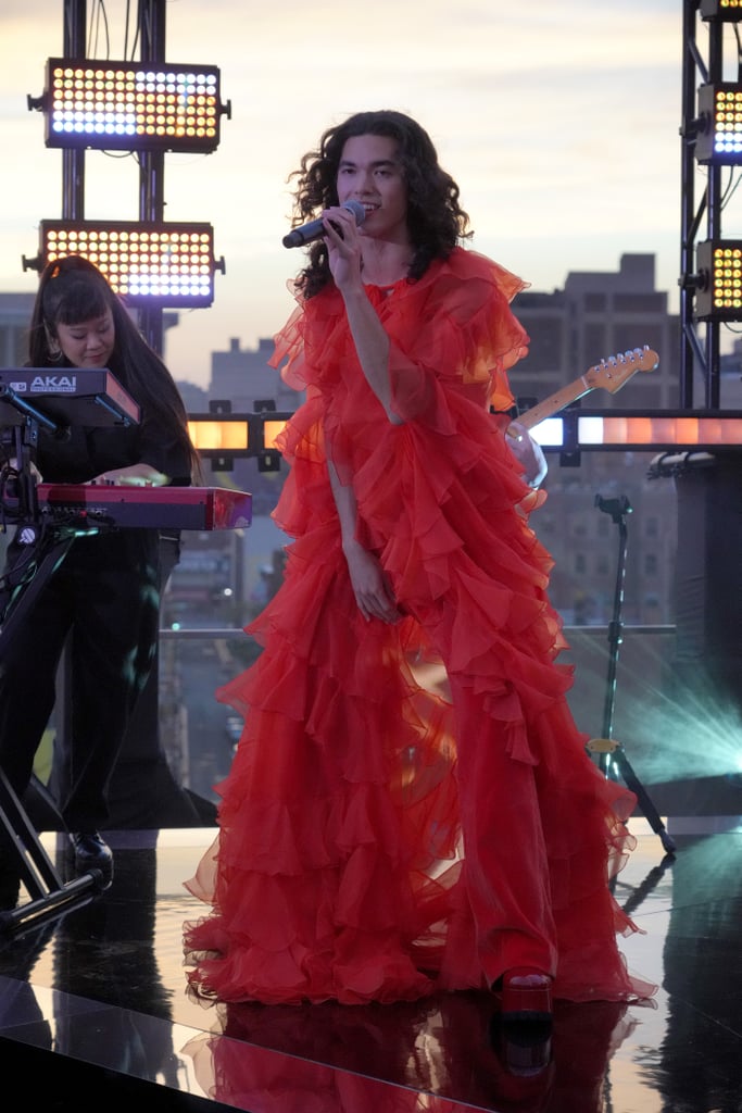 柯南格雷的华伦天奴服装。在2022年MTV音乐录影带颁奖礼