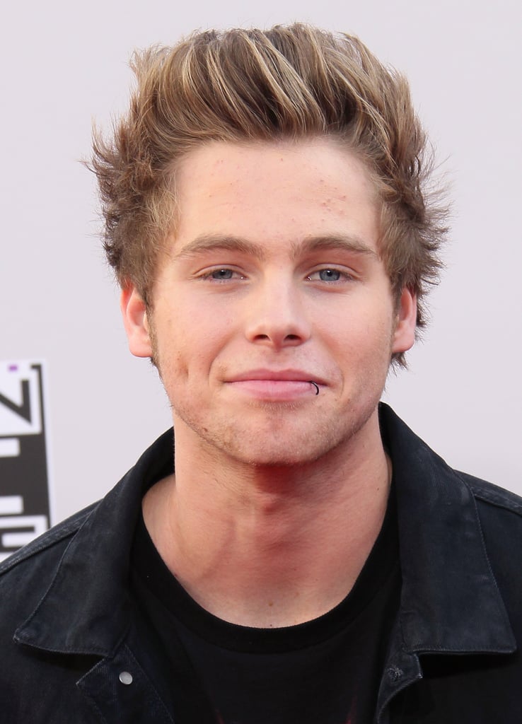 Sexy Luke Hemmings Pictures