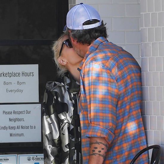 Blake Shelton and Gwen Stefani Kissing October 2016