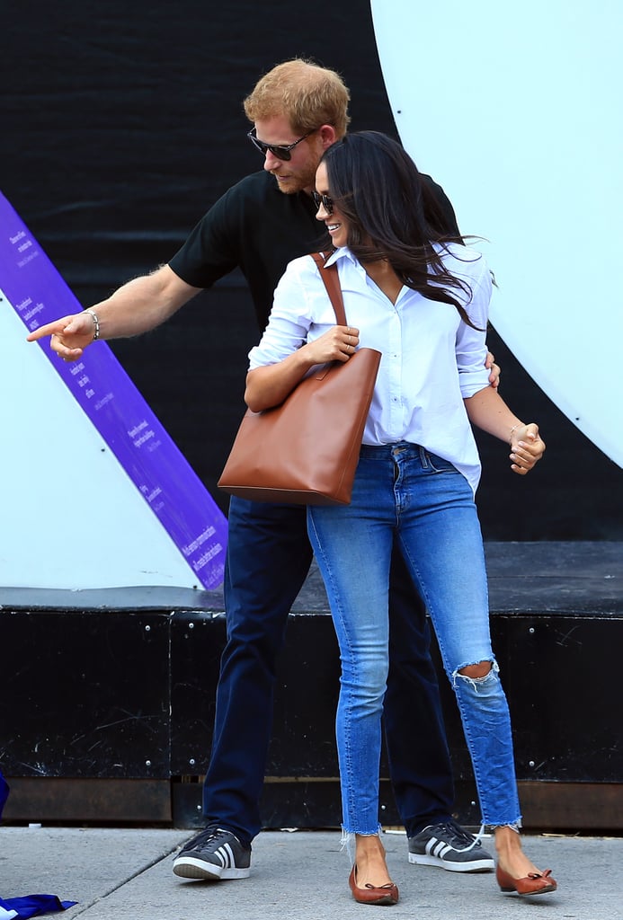 When Meghan attended the Invictus Games with Prince Harry in September 2017, she tucked a Misha Nonoo button-down into Mother Denim skinny jeans, and accessorised with neutral accessories, including an Everlane tote bag and Sarah Flint bow flats.