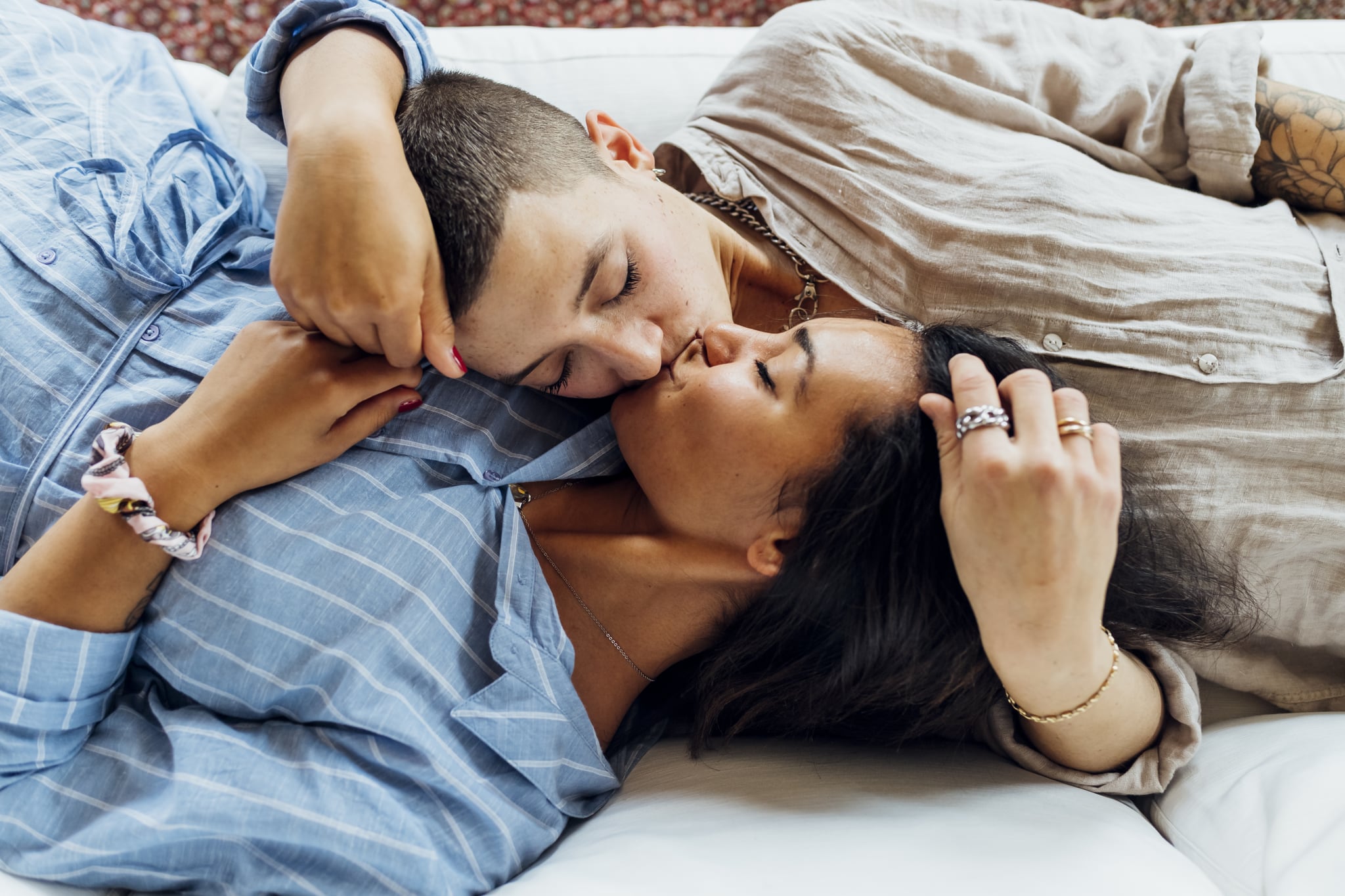 couple kissing