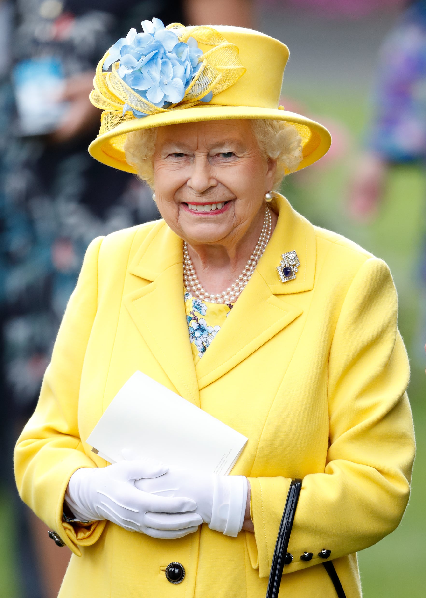 How Does Queen Elizabeth Pick Her Outfits Popsugar Fashion