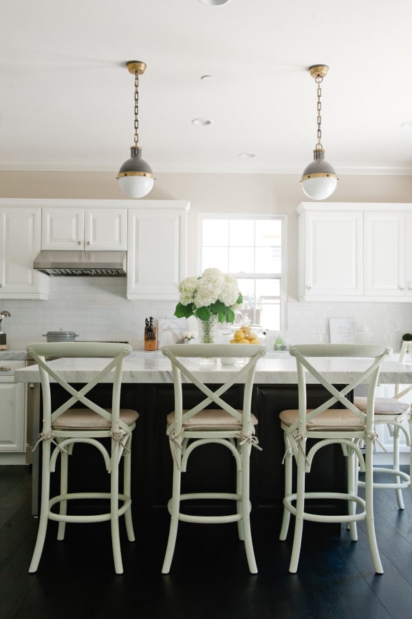 Chic Black Kitchens