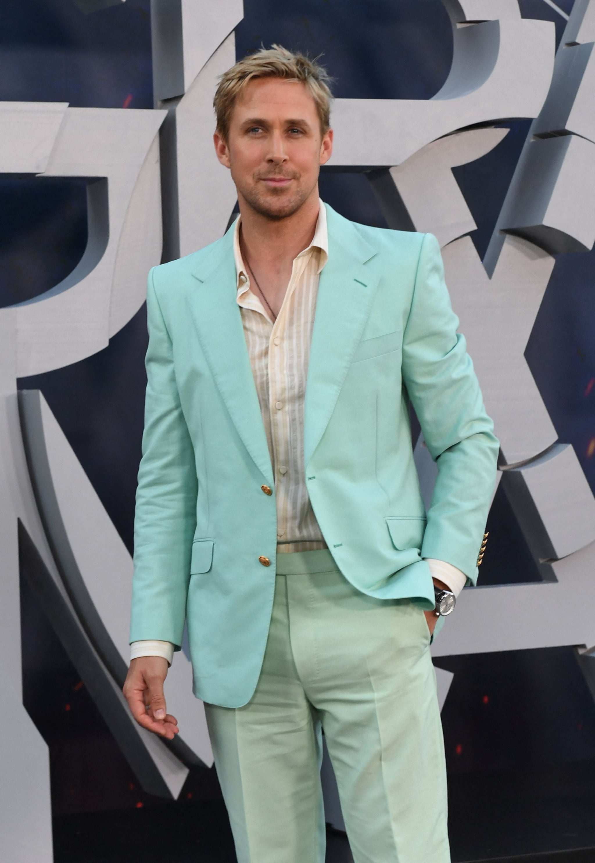 Get the Ultimate Ryan Gosling Style 2020: Top Fashion Tips Revealed!