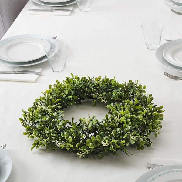 Vinterfest Medium Green Indoor/Outdoor Round Artificial Wreath