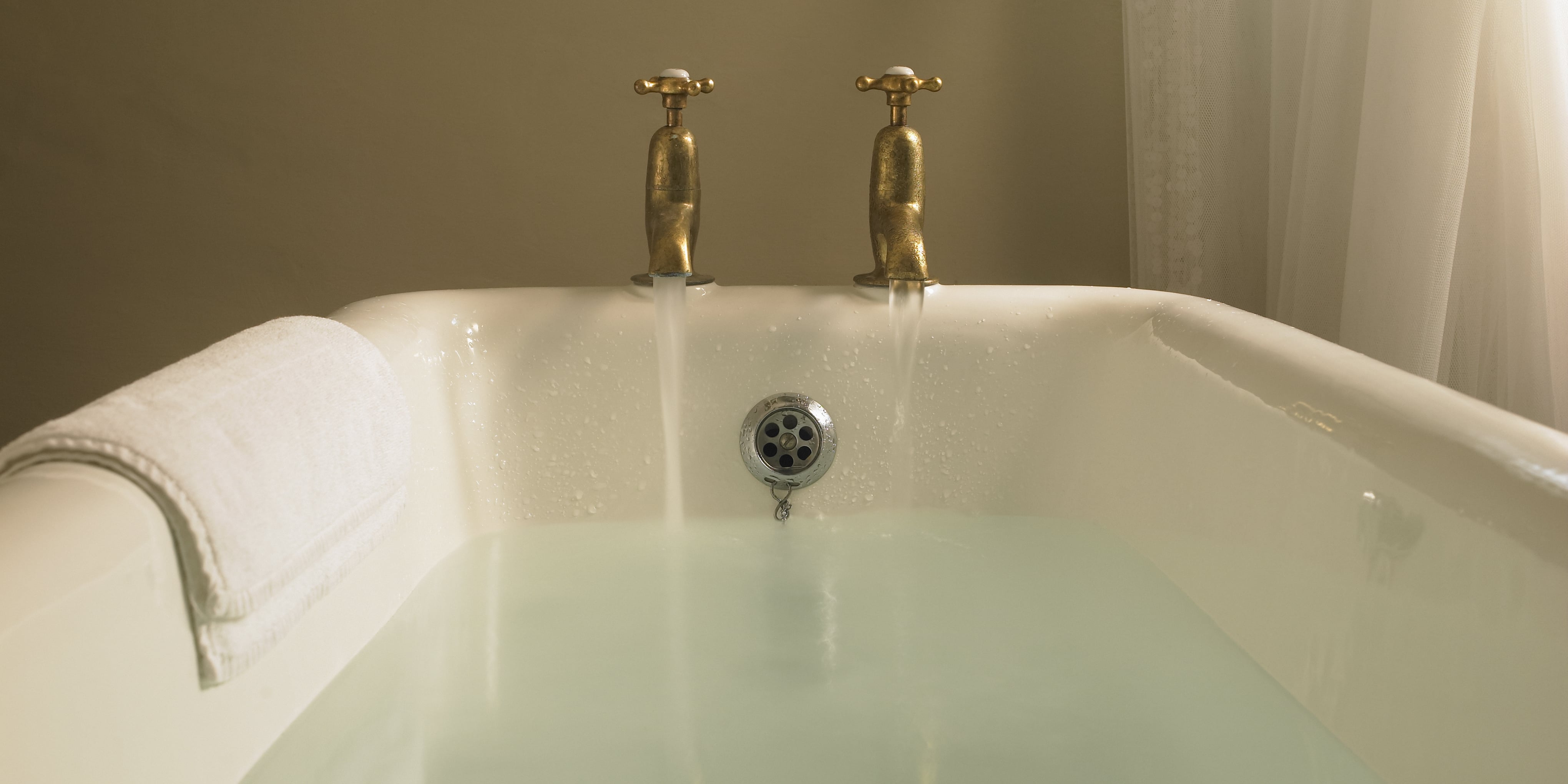 I Tried Oatmeal Baths to Treat My Eczema, and the Results Surprised Me