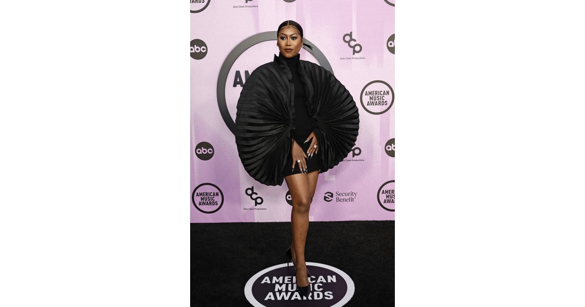 Muni Long at the 2022 American Music Awards See Every Red Carpet