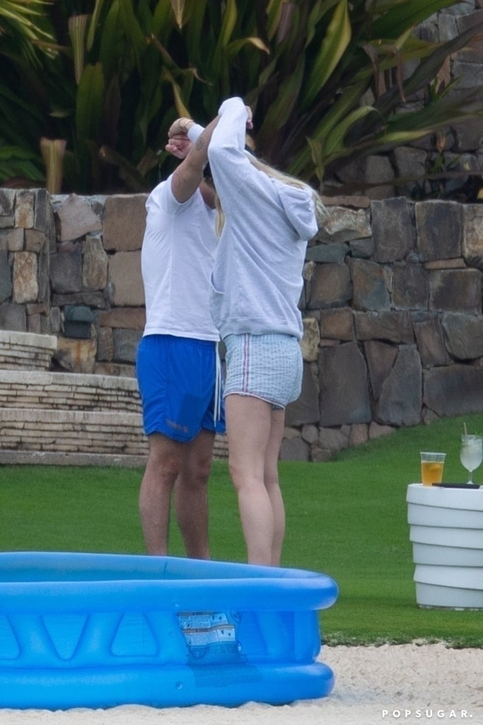 Joe Jonas and Sophie Turner Kissing in Cabo San Lucas Photos