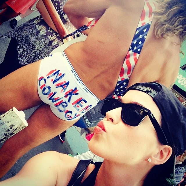 Katy Perry got up close and personal with the Naked Cowboy.
Source: Instagram user katyperry
