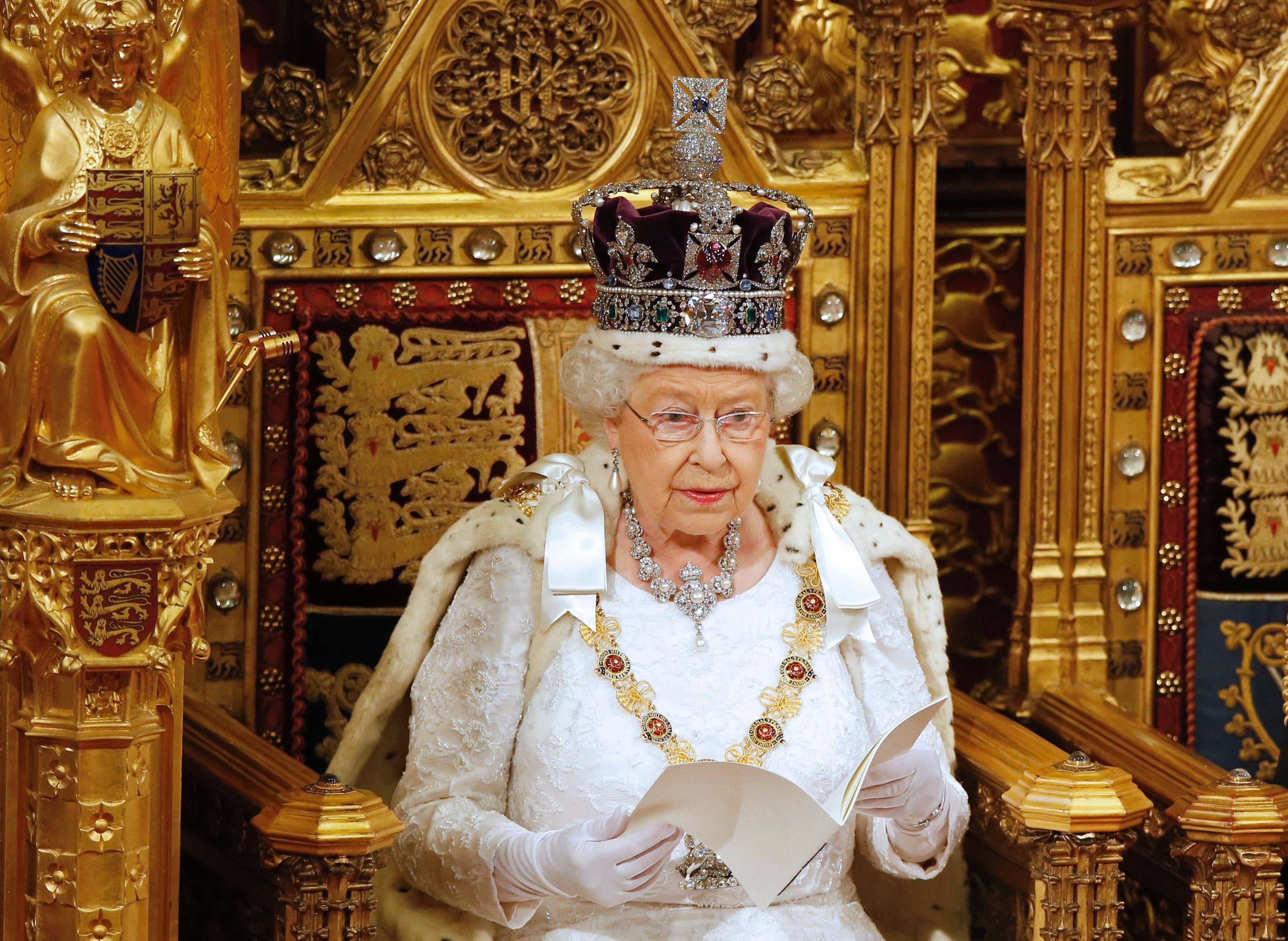 Queen Elizabeth II 10 most famous and valuable jewels of