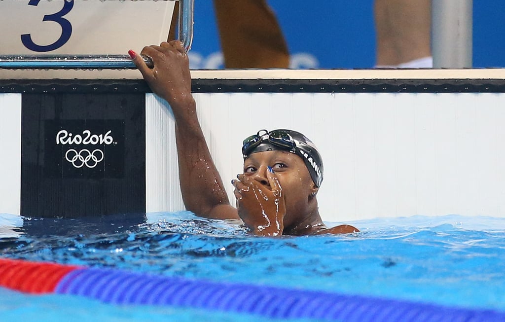 当西蒙•曼努埃尔•成为第一个黑人妇女赢得个人游泳金牌。