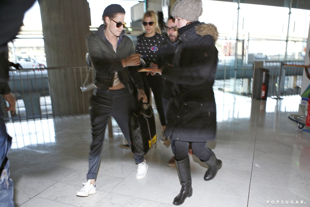 Kristen Stewart at Charles de Gaulle Airport 2015 | Photos