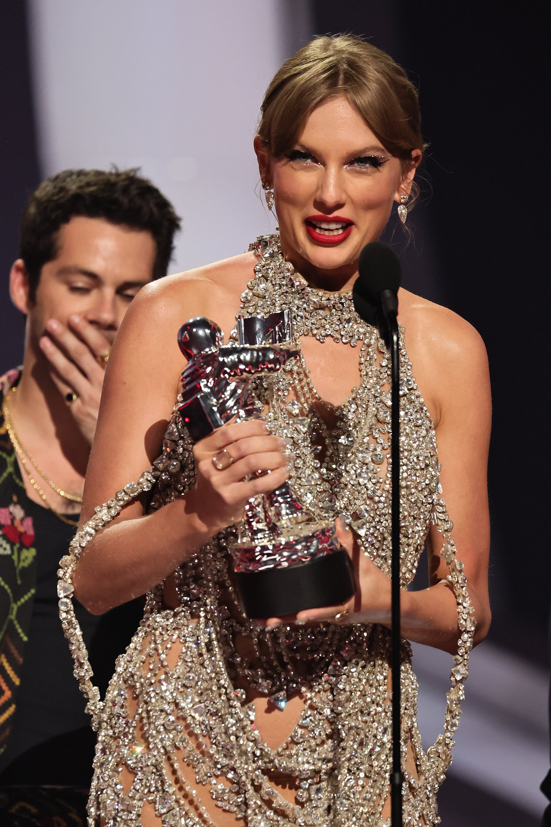 NEWARK, NEW JERSEY - AUGUST 28: Taylor Swift accepts the Video of the Year award for 
