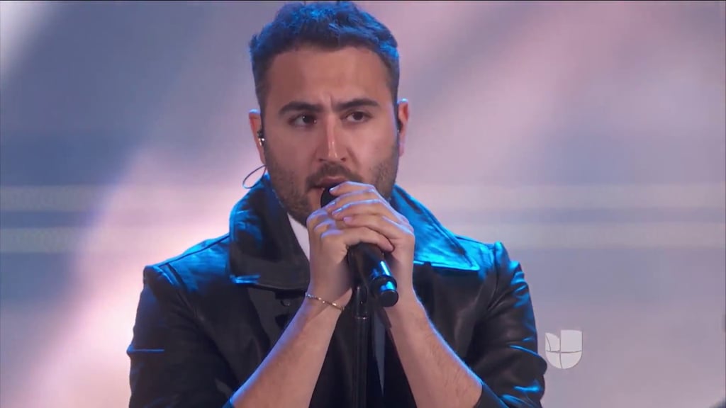 Reik Performing "Qué Gano Olvidándote"