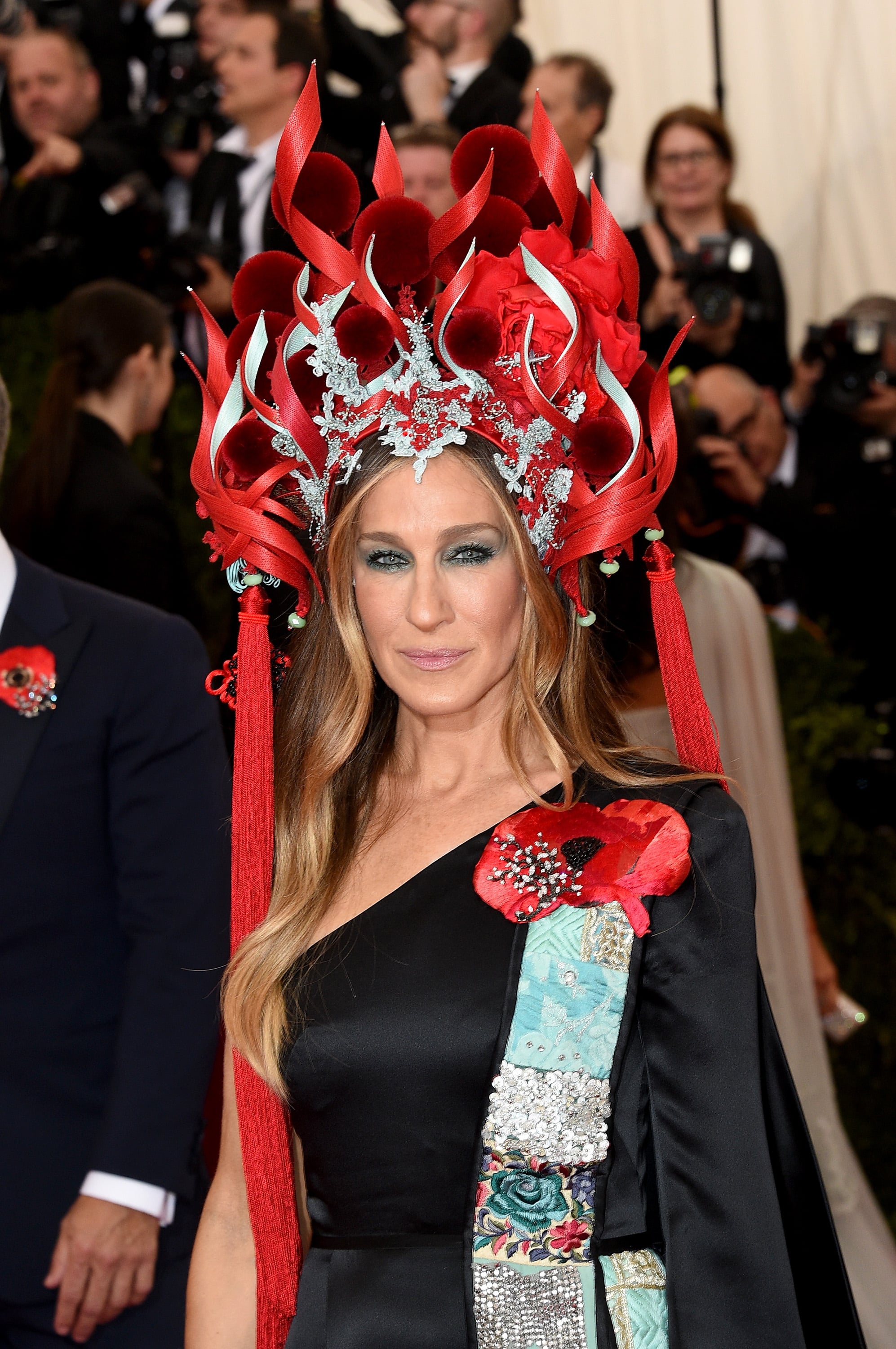 Sarah Jessica Parker Headpiece at Met Gala 2015 PS Beauty(00)